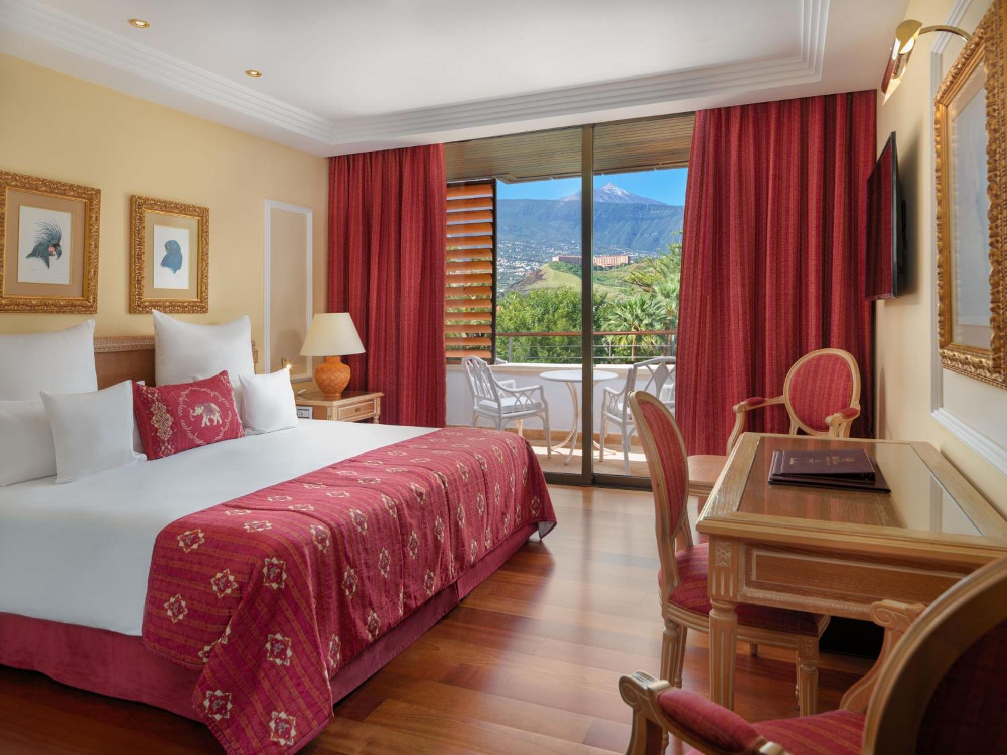 Deluxe Double Mountain View 11